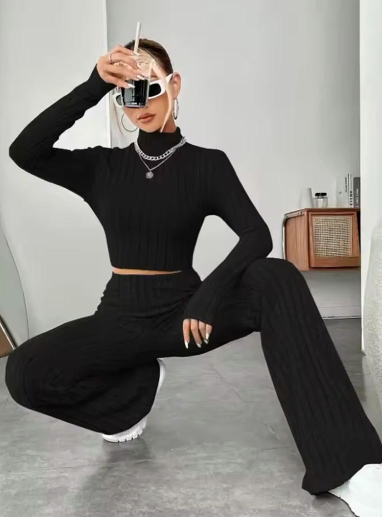 Ensemble Haut Col Montant Nombril et Pantalon Évasé