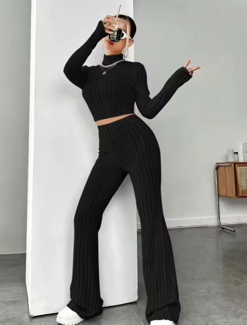 Ensemble Haut Col Montant Nombril et Pantalon Évasé